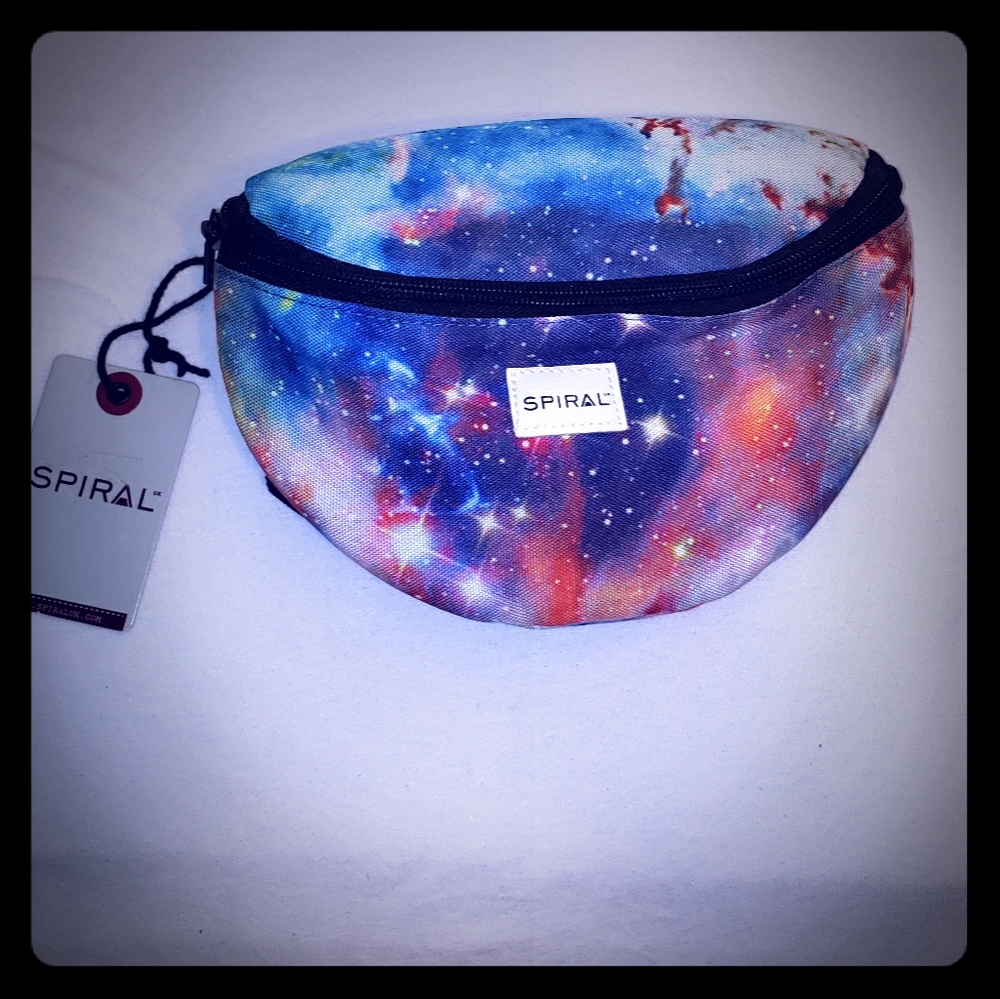 NWT 🏷 Space print fanny pack 🌌 w/back pocket